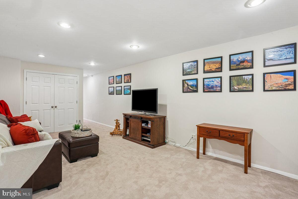 14404 Kings Grant Street photo 35