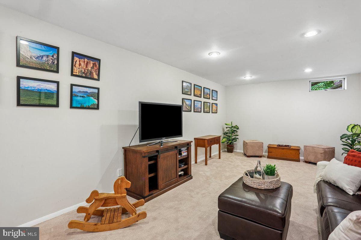 14404 Kings Grant Street photo 36