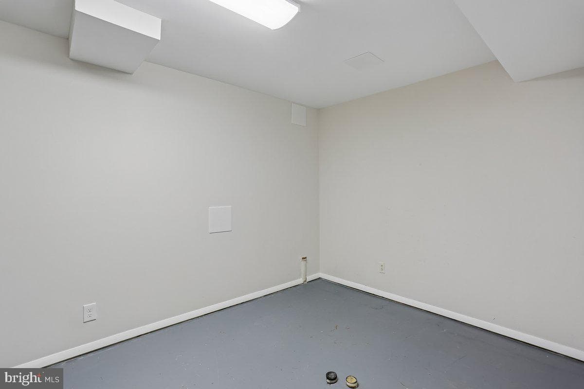 14404 Kings Grant Street photo 40
