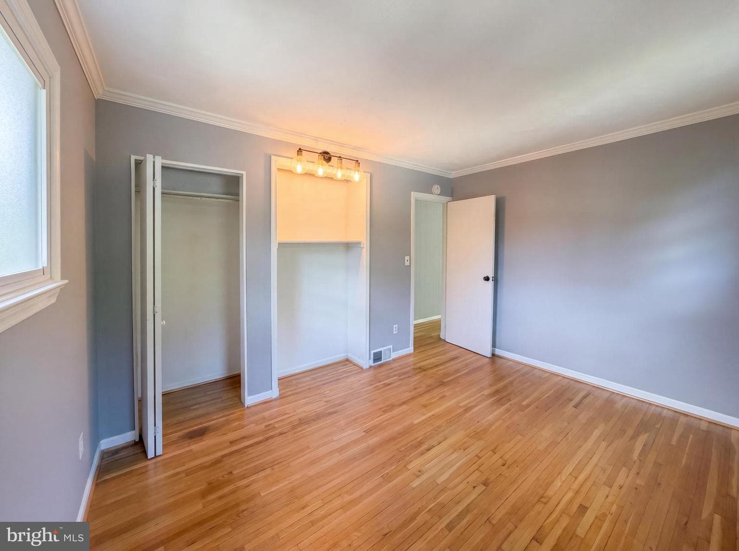 4027 Lawrence Avenue photo 11