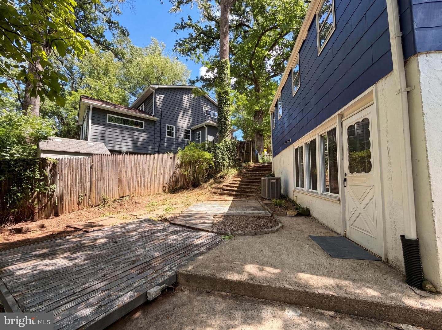 4027 Lawrence Avenue photo 6