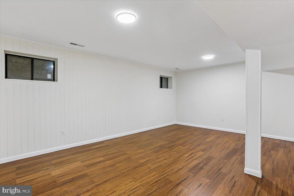 12234 Greenleaf Avenue photo 34