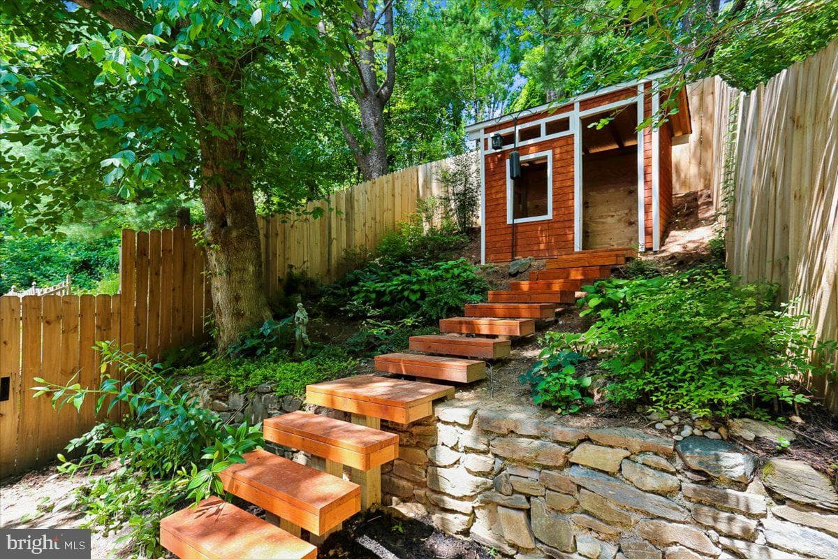 12234 Greenleaf Avenue photo 44