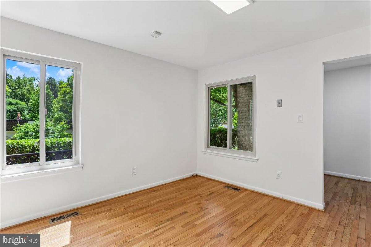 12234 Greenleaf Avenue photo 5