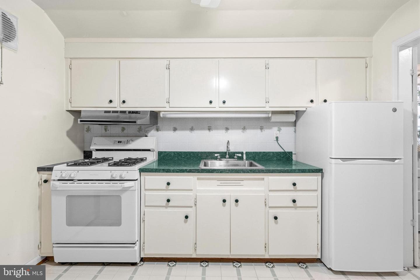 3223 Edgewood Road photo 6