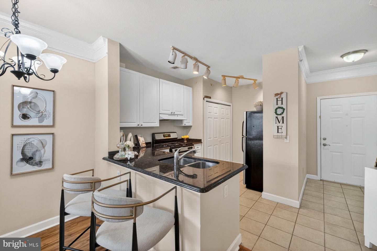 501 Hungerford Dr # 430 photo 4