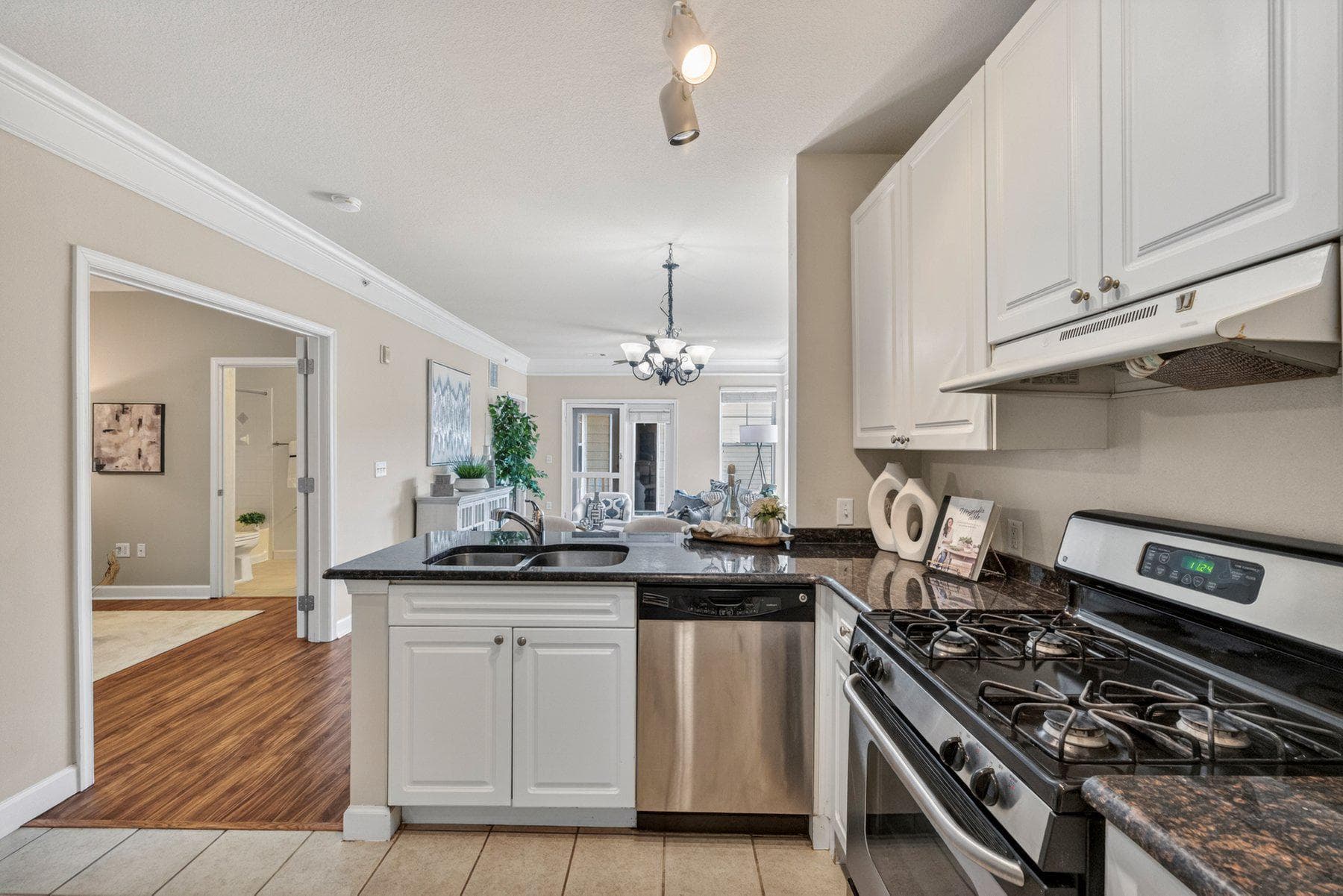 501 Hungerford Dr # 430 photo 6