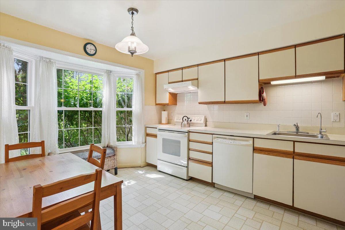 2459 Mccormick Road photo 5