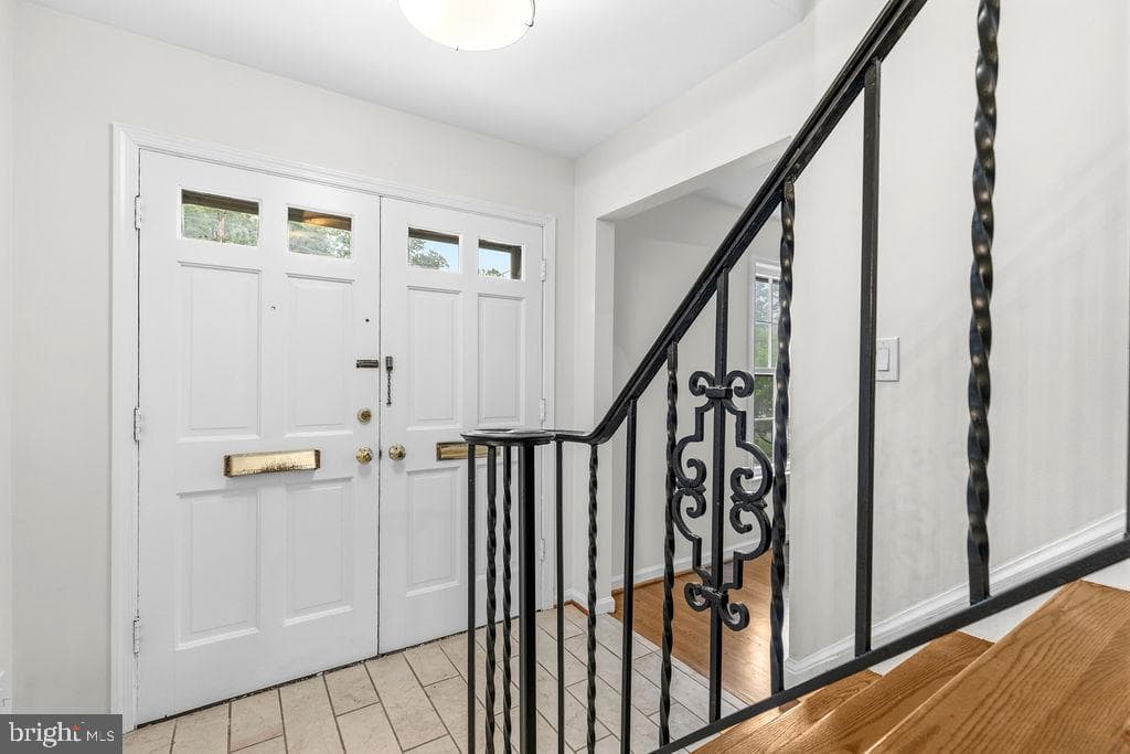 9712 Hill Street photo 3