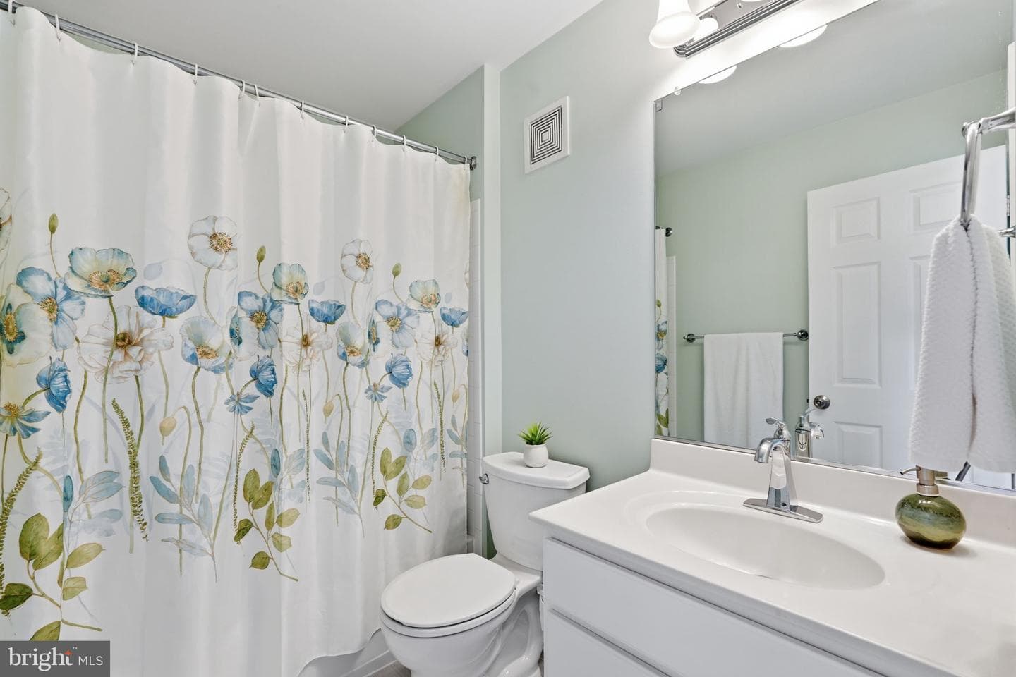 214 Fallsgrove Boulevard #12 photo 25