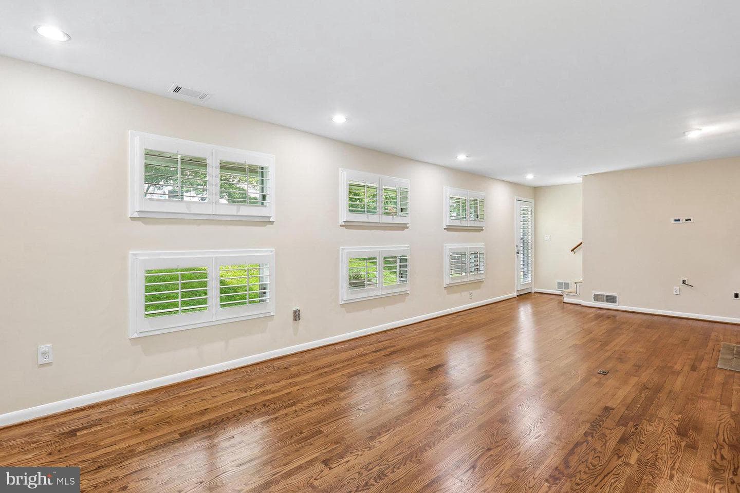5915 Halsey Road photo 9