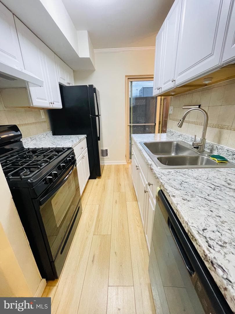 2200 Greenery Lane #101-23 photo 14