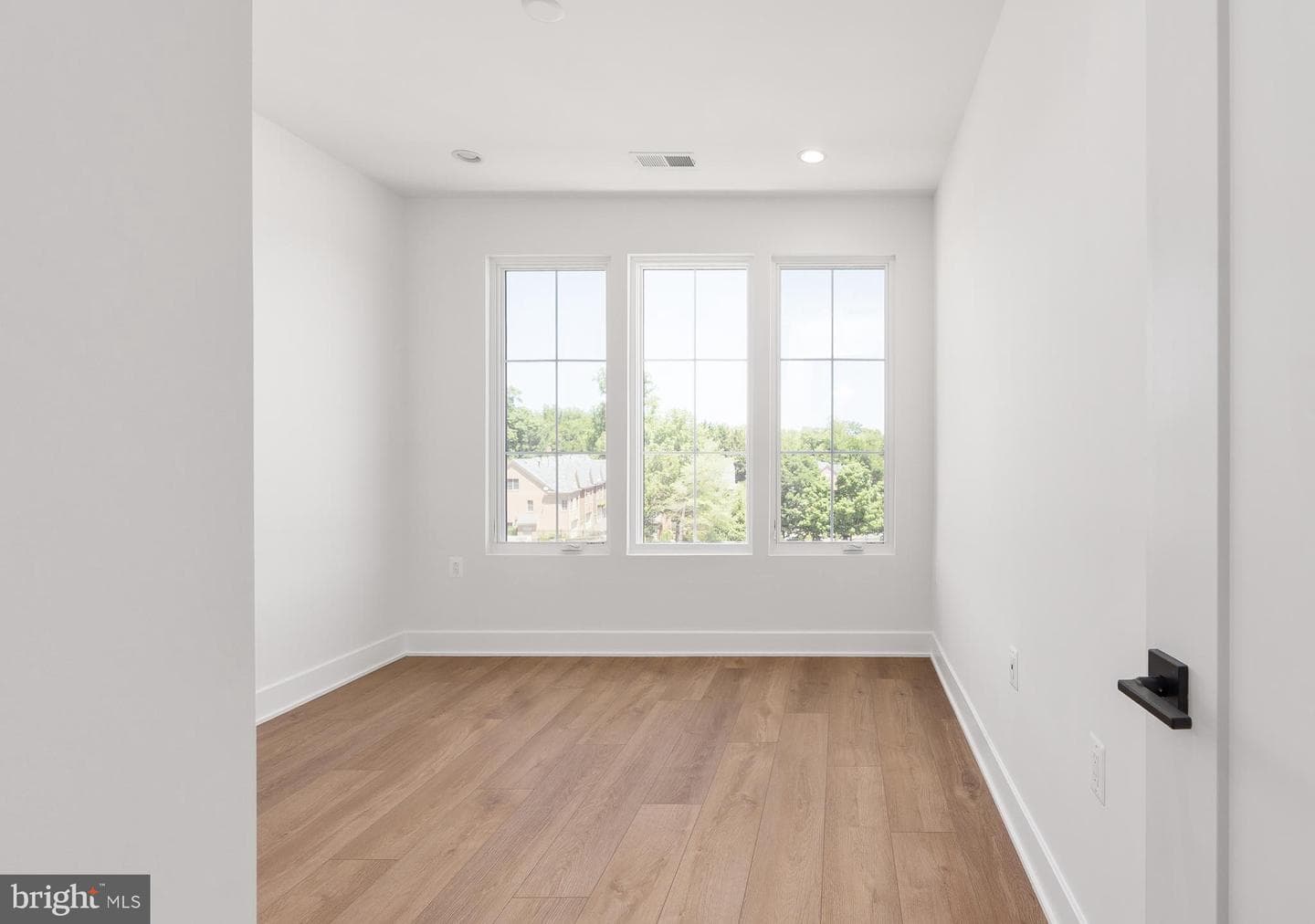 8618 Erdem Place photo 14