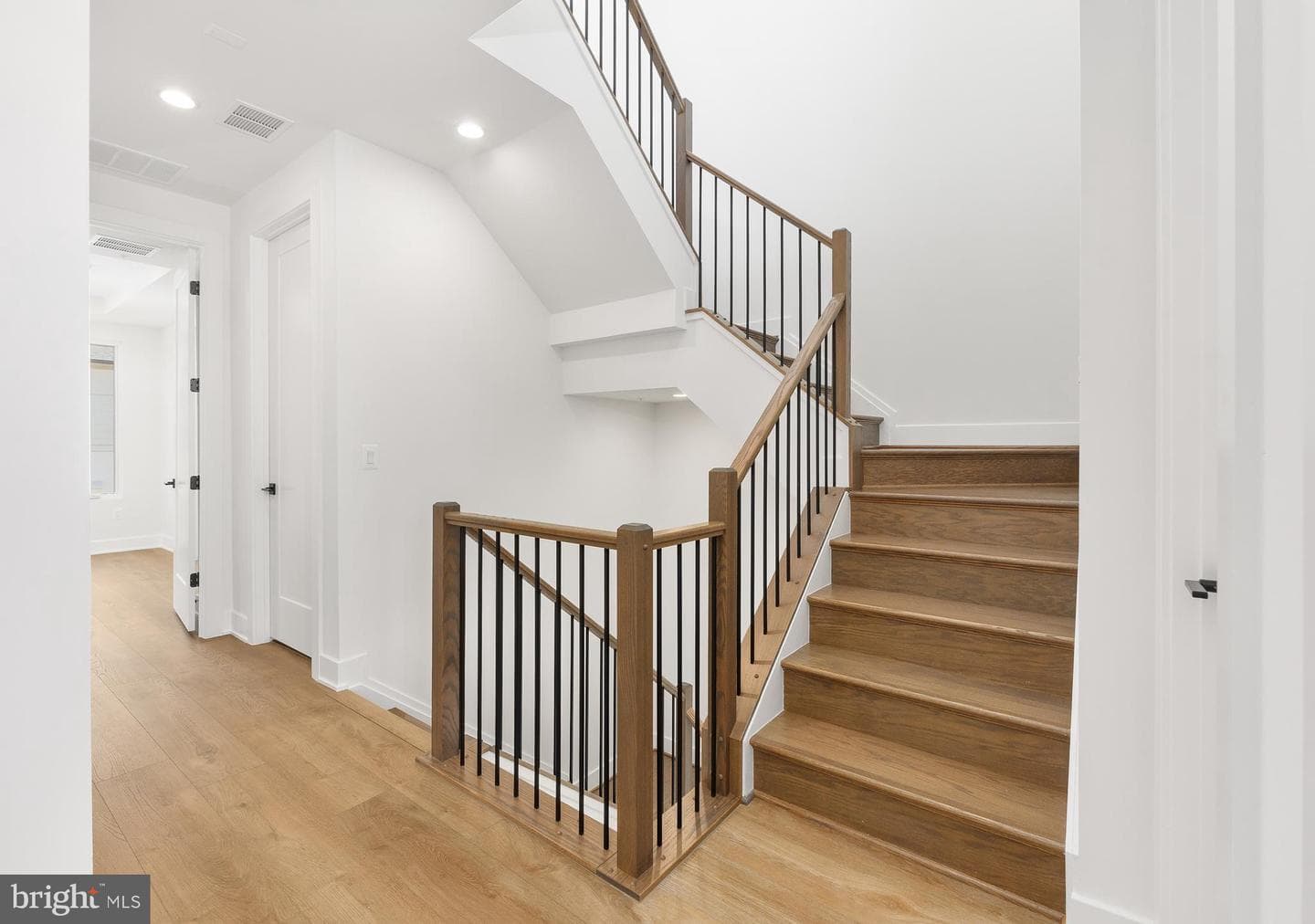 8618 Erdem Place photo 9