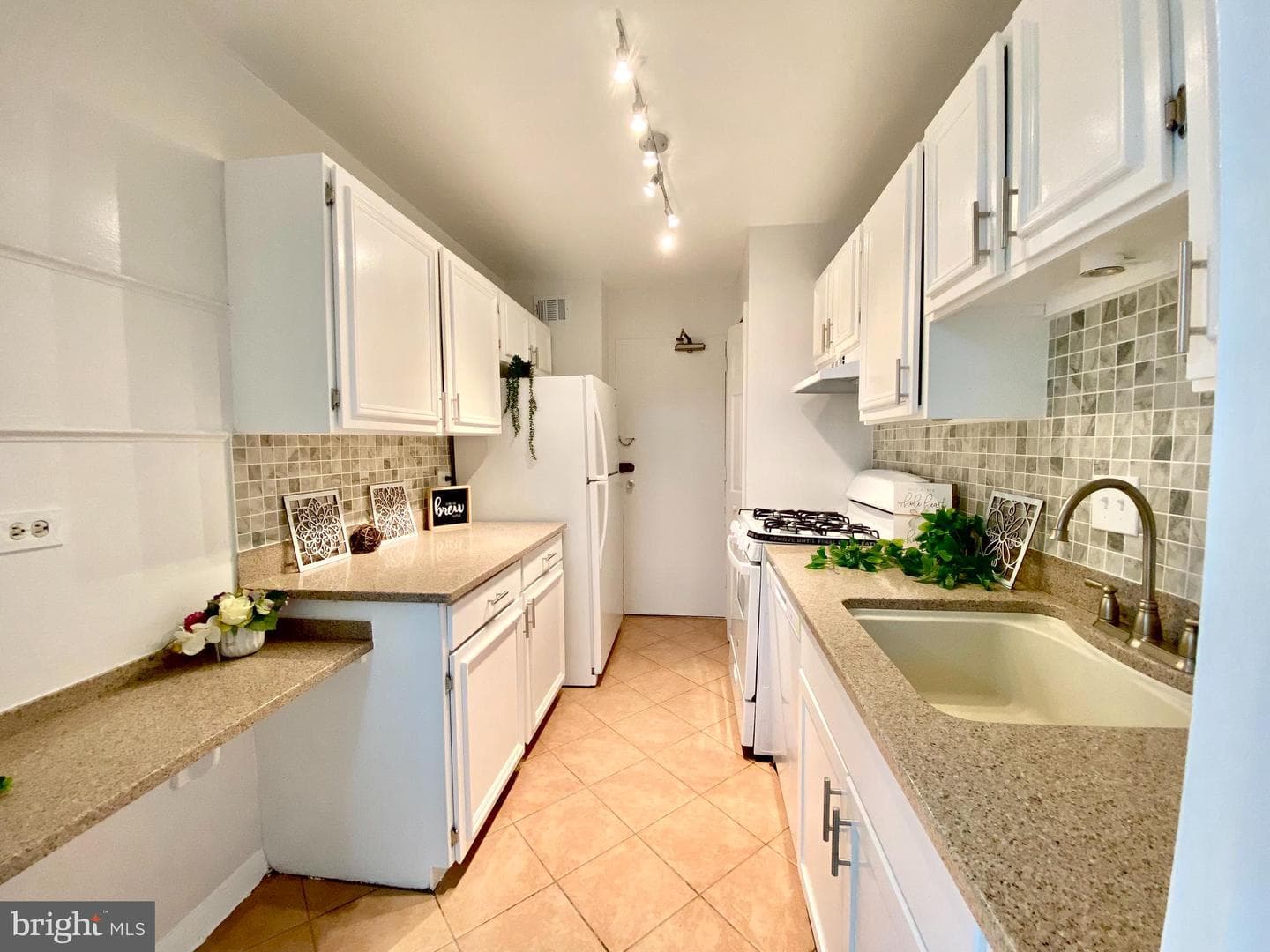 1900 Lyttonsville Road #114 photo 17