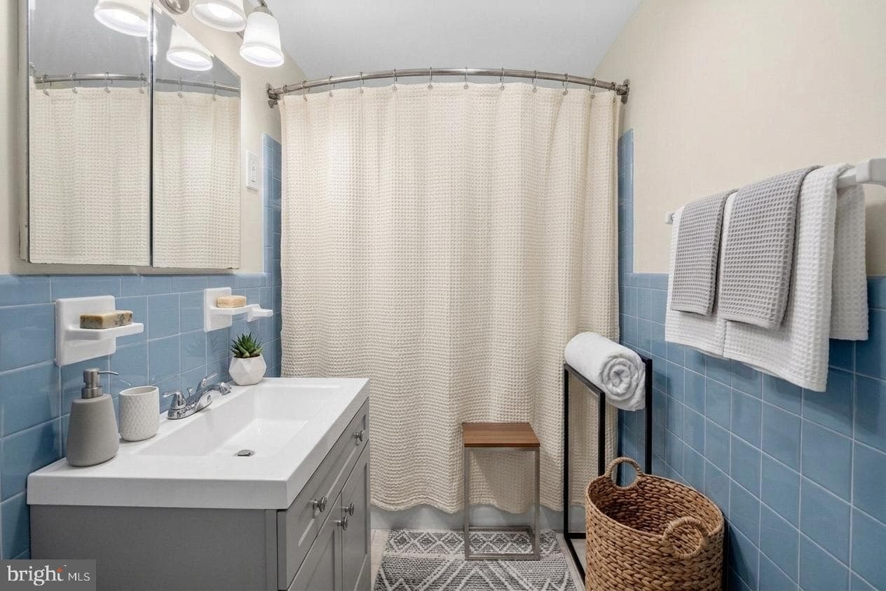 10401 Grosvenor Place #406 photo 8