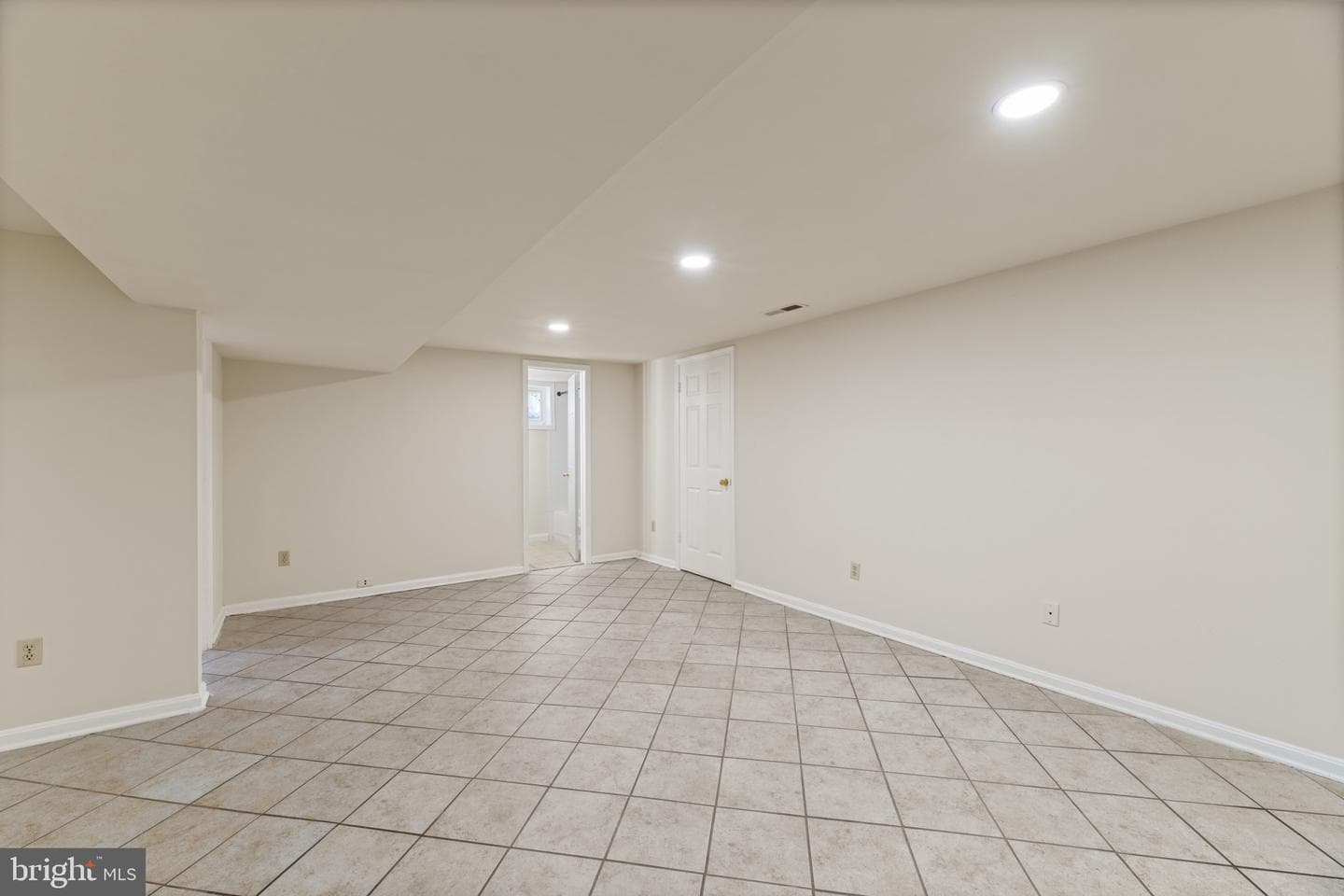 10205 Douglas Avenue photo 21