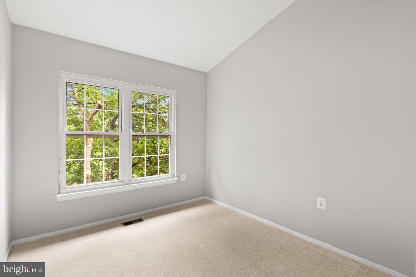 405 Amberfield Lane photo 32