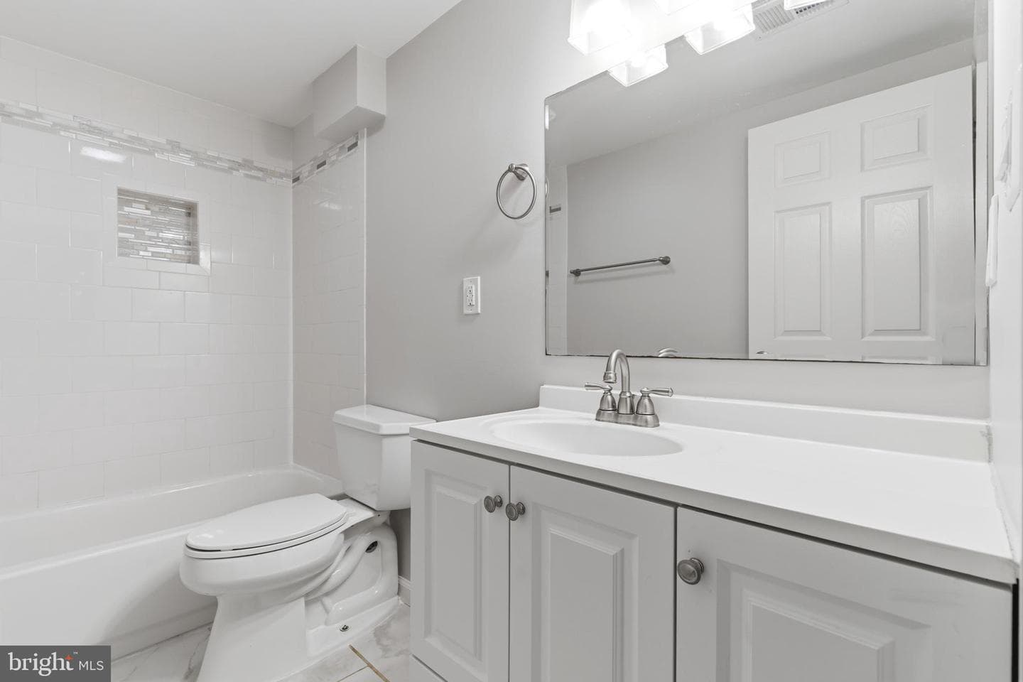 14114 Arctic Avenue photo 15