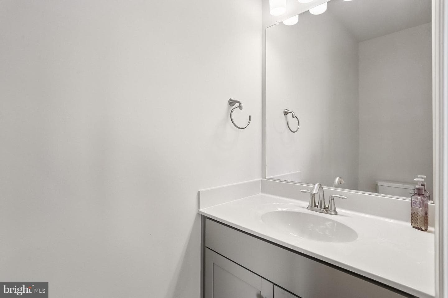 139 Dickenson Drive photo 43