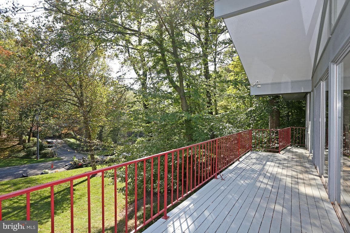 6900 Heatherhill Road photo 12