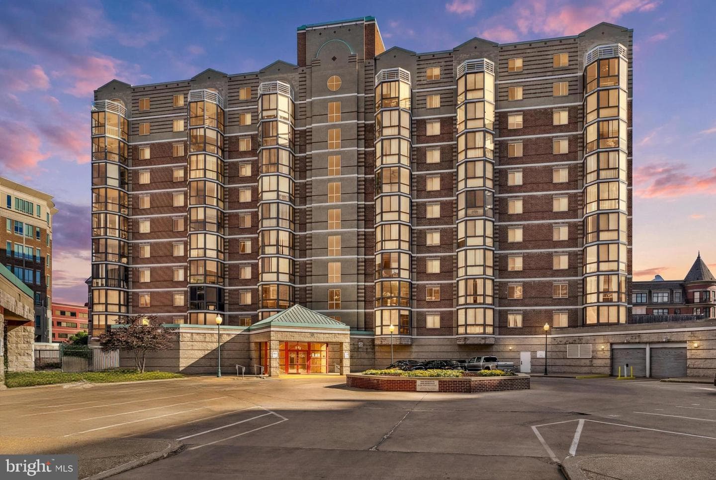24 Courthouse Sq #807