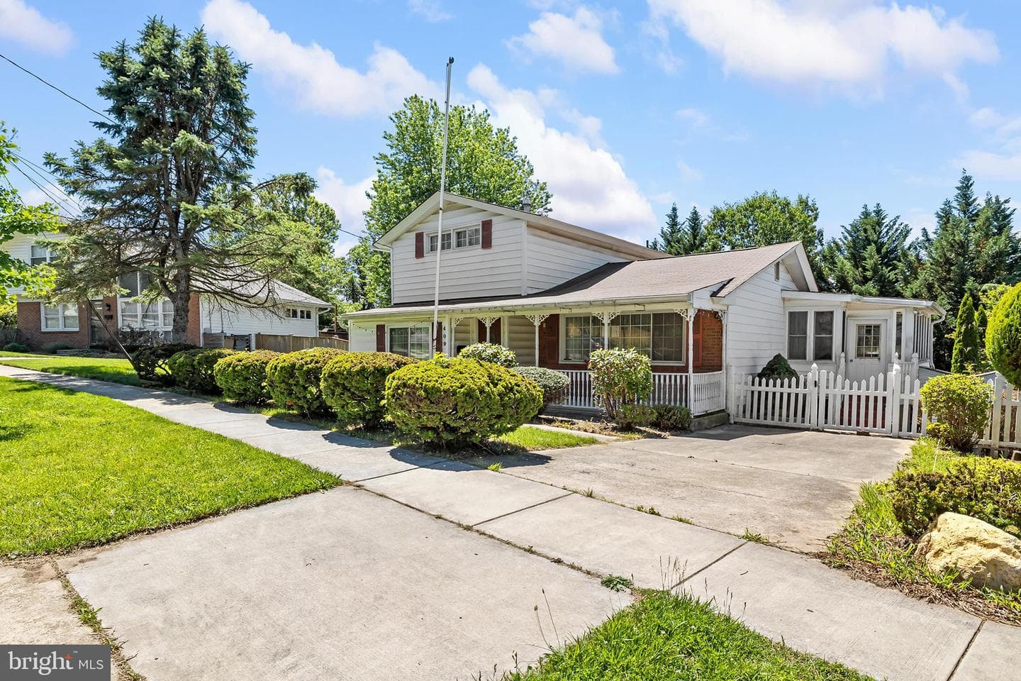 409 Hull Place photo 1