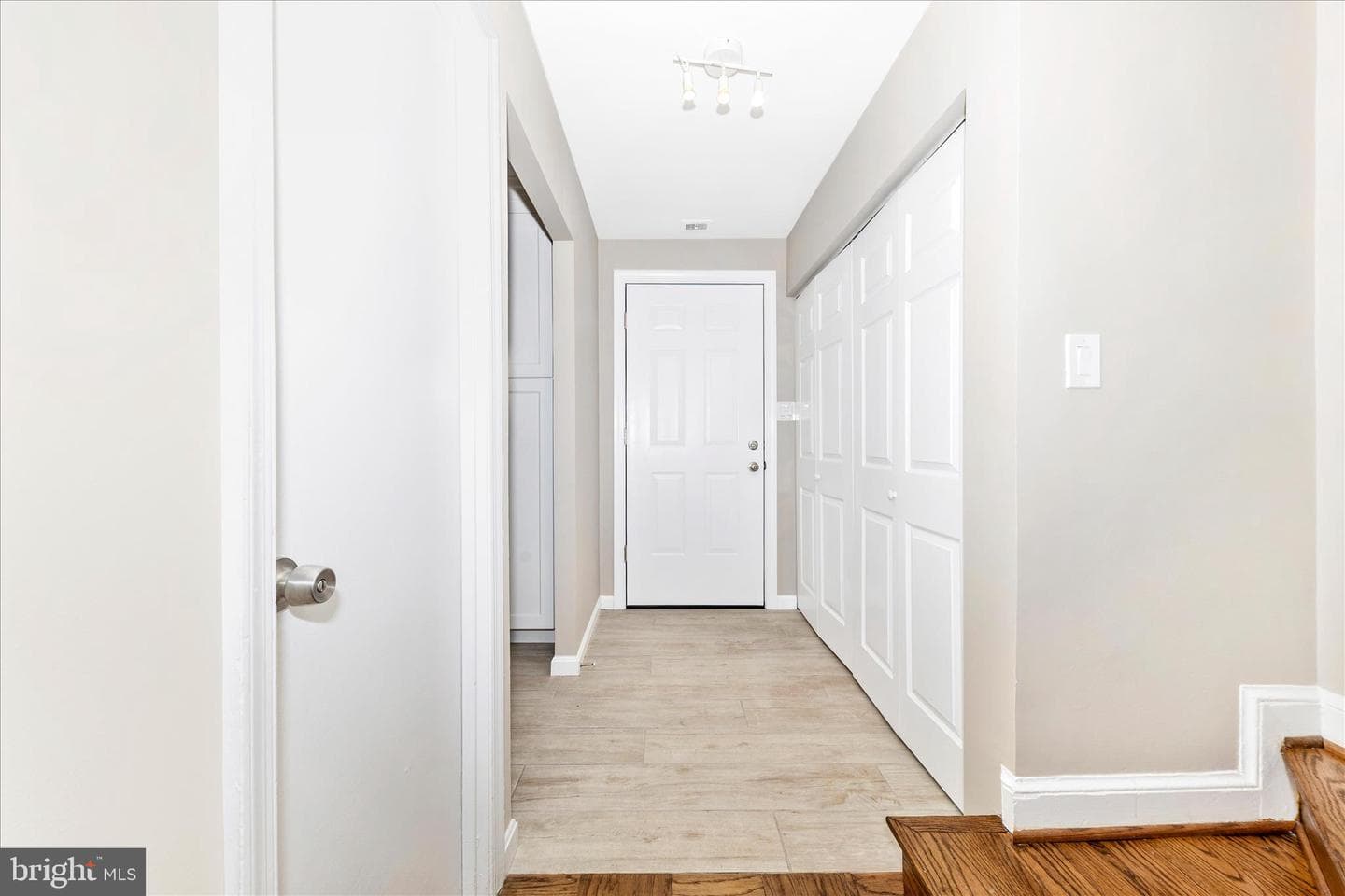 846 Azalea Drive photo 2