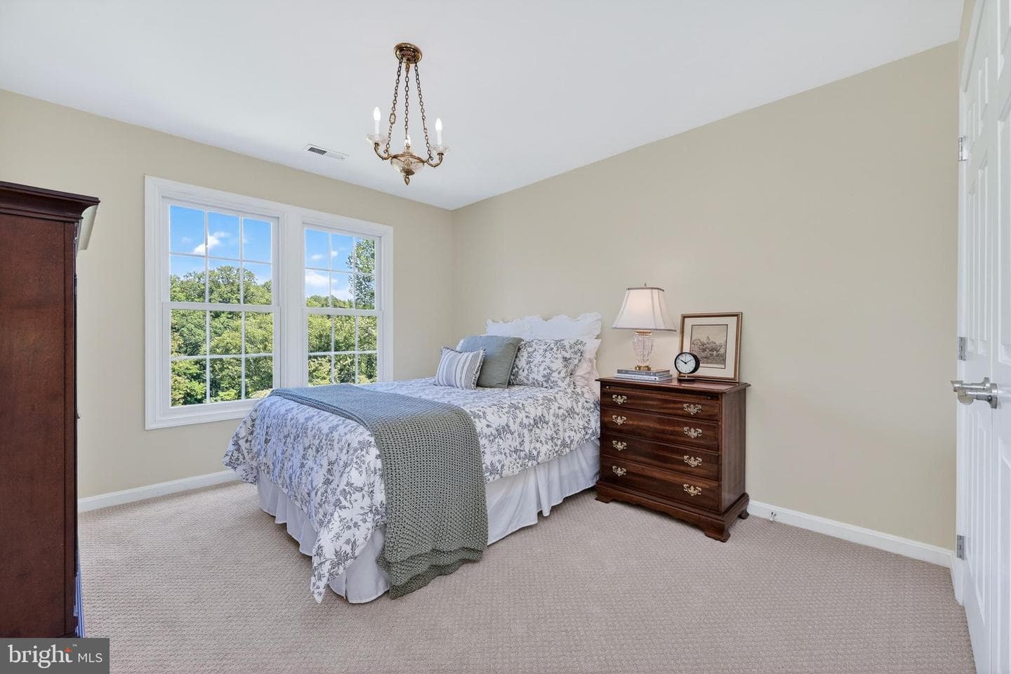 14405 Cervantes Avenue photo 58