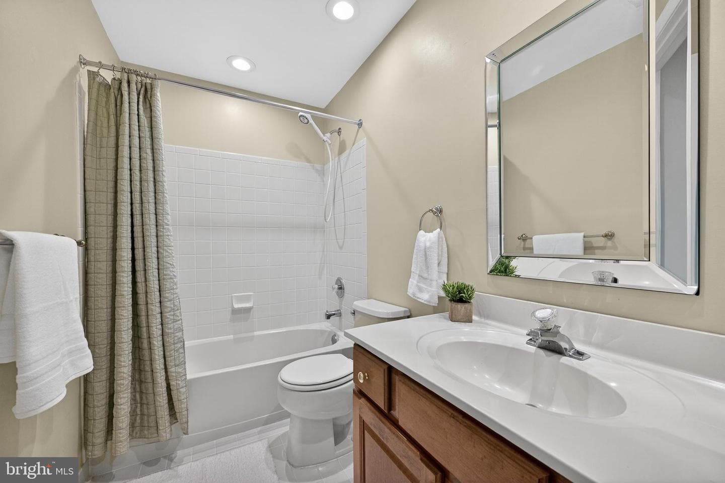 14405 Cervantes Avenue photo 61