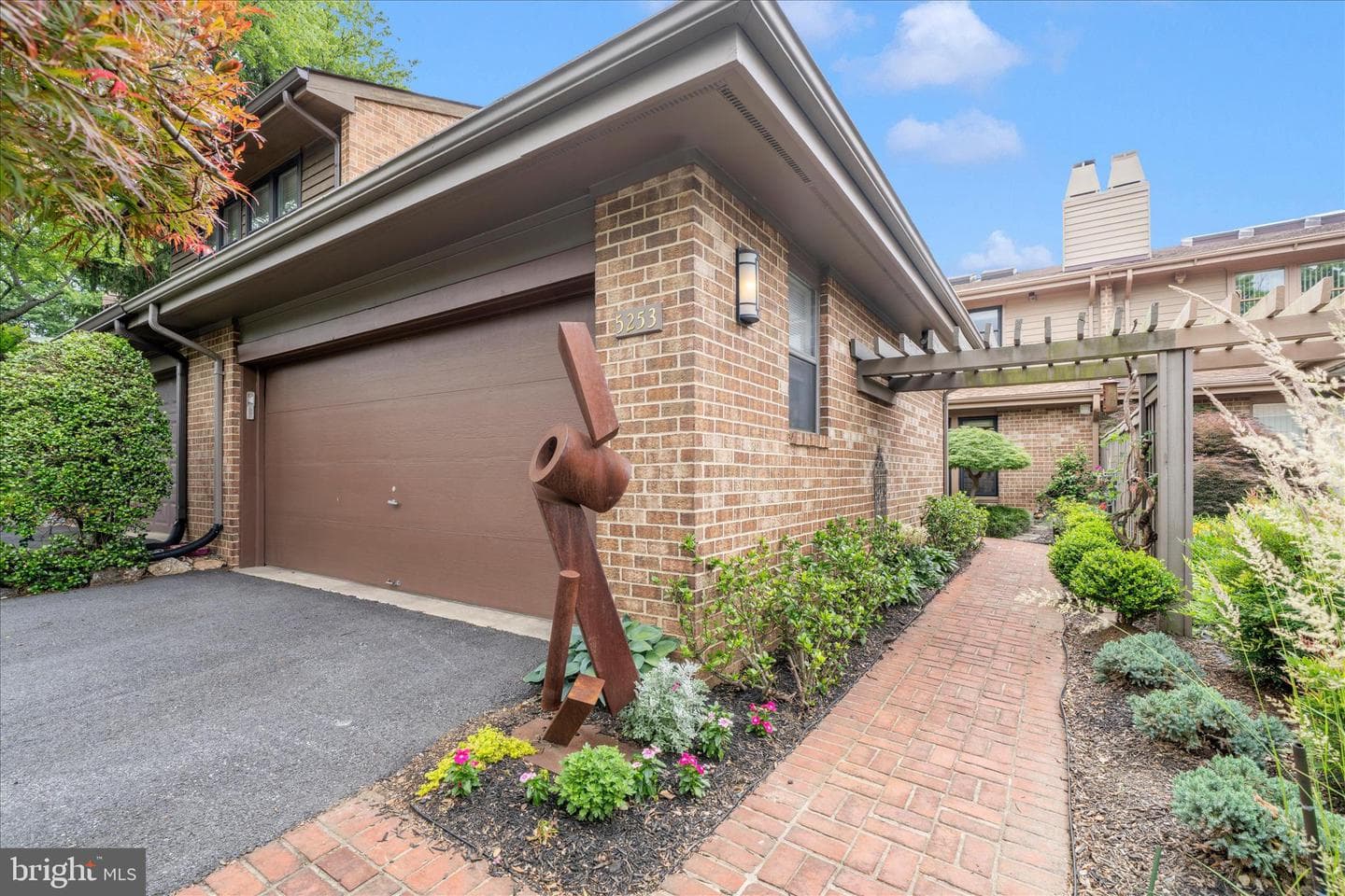 5253 Strathmore Avenue photo 1