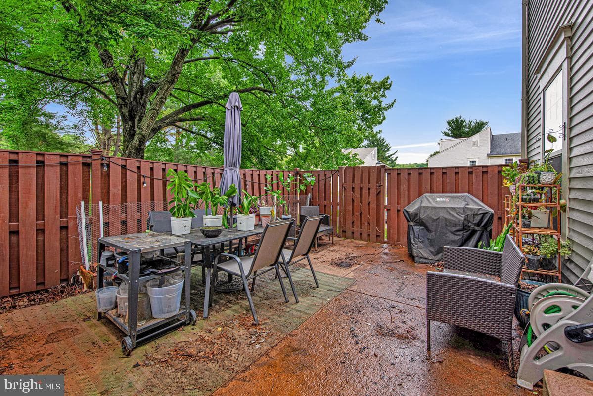 19602 Labelle Court photo 33
