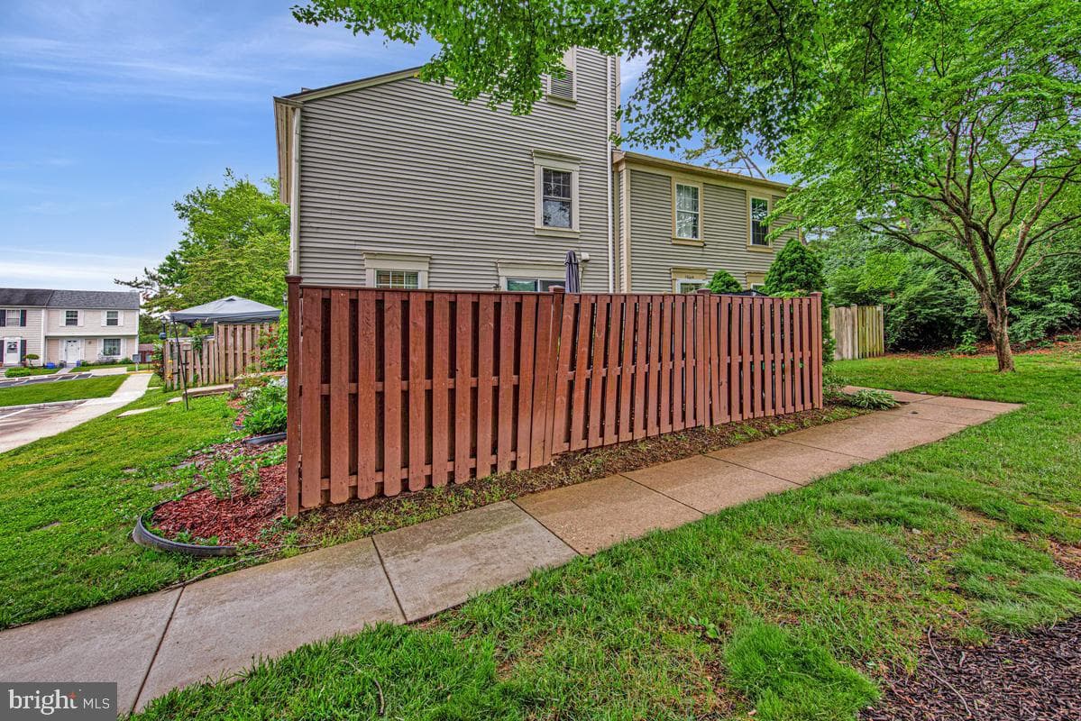 19602 Labelle Court photo 35