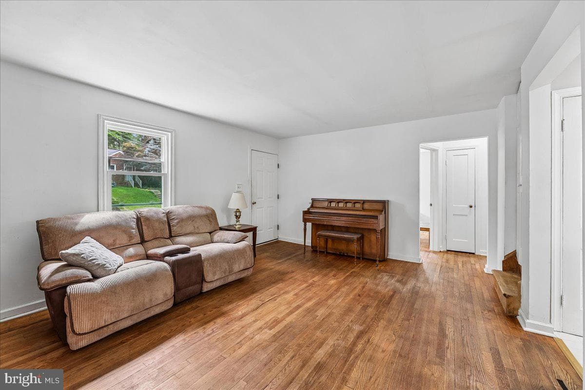 2709 Fenimore Road photo 7