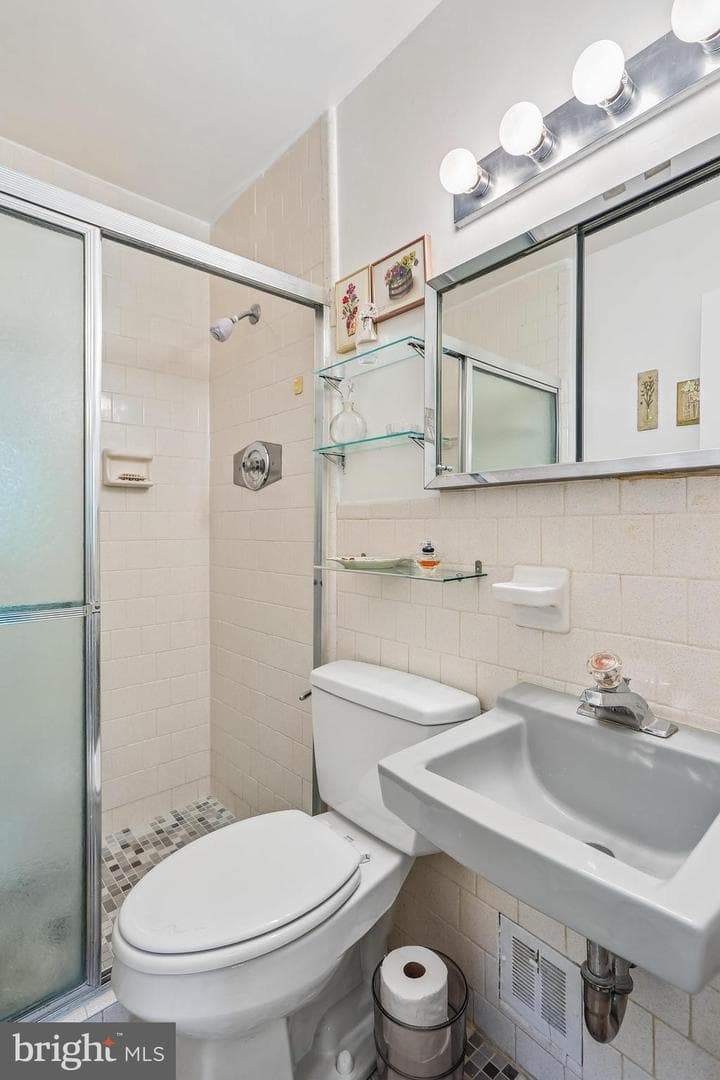 2 Foxhall Court photo 36