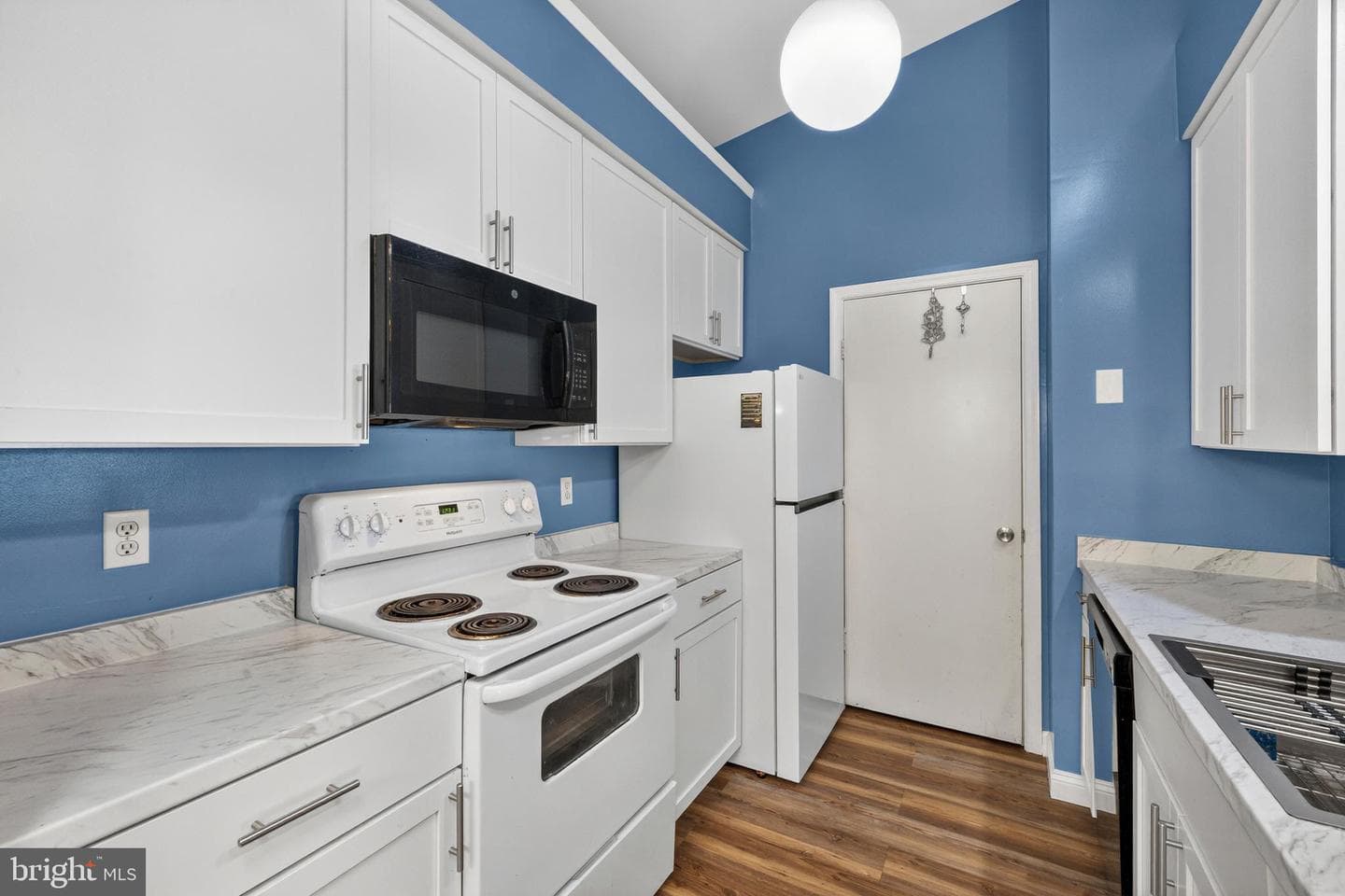 3323 Sir Thomas Drive #3-A-41 photo 10