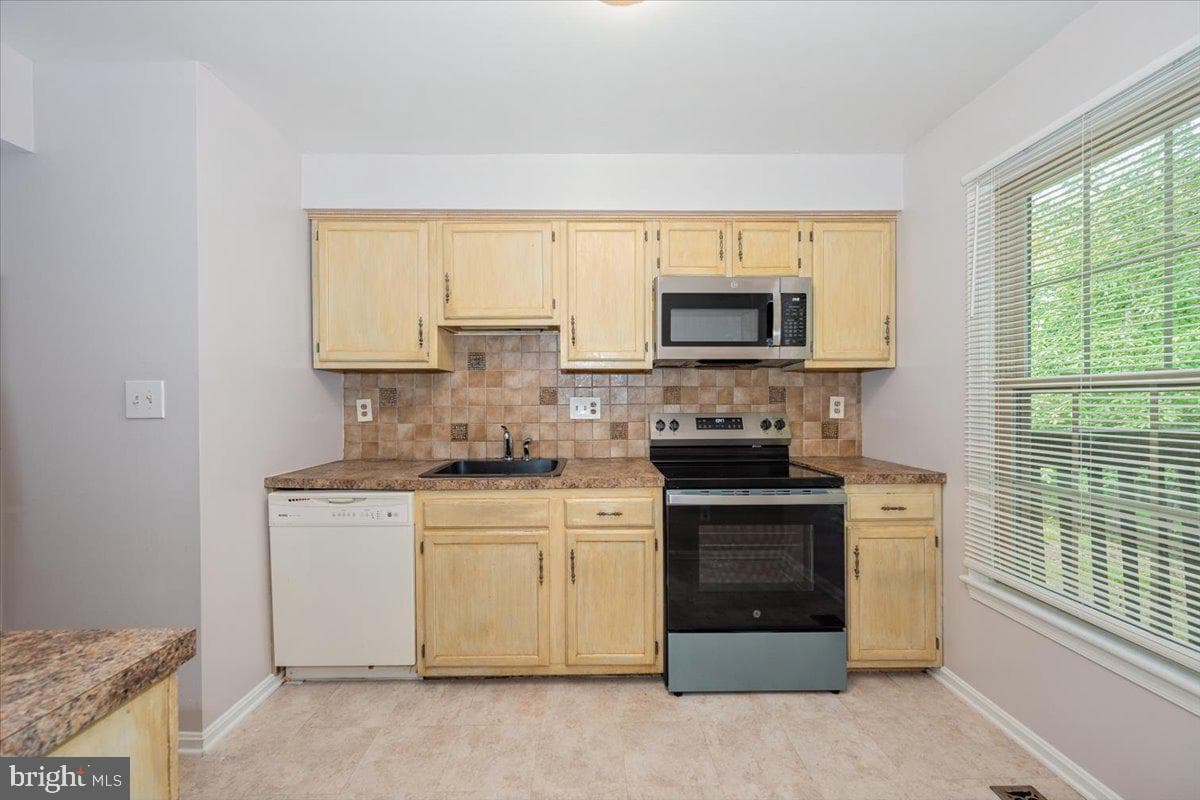10113 Maple Leaf Drive photo 15