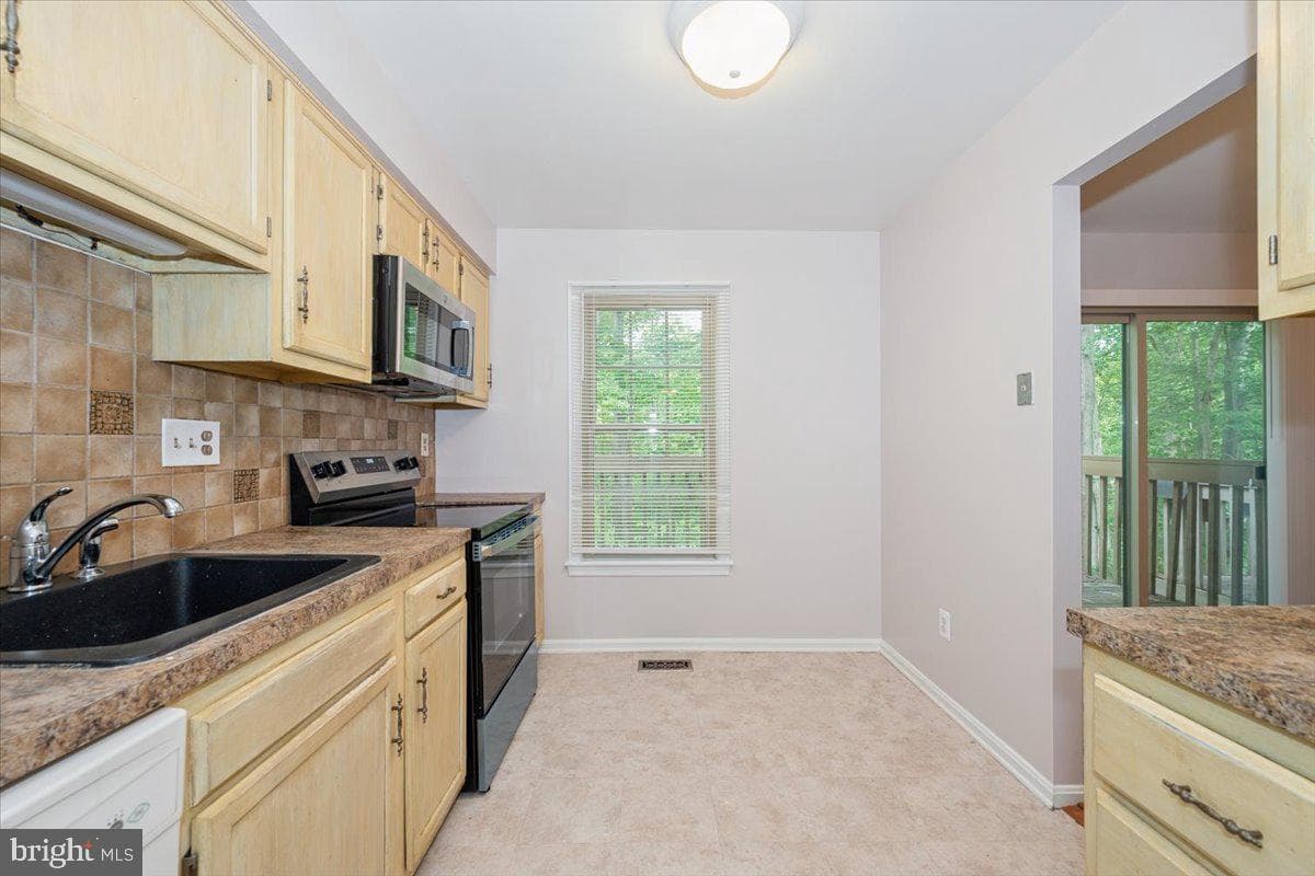 10113 Maple Leaf Drive photo 19