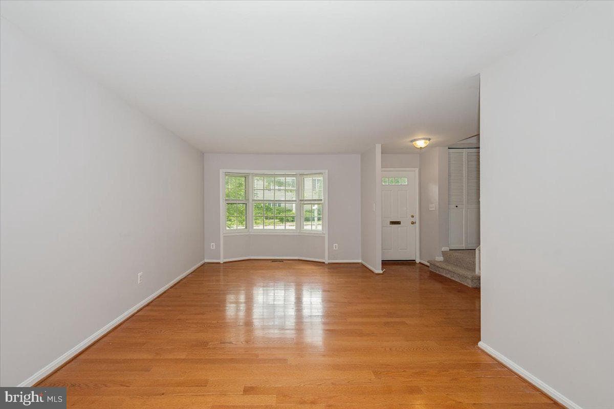 10113 Maple Leaf Drive photo 3
