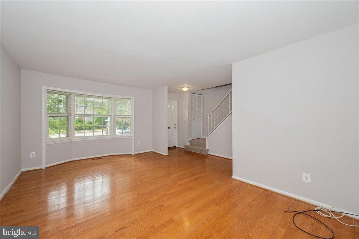 10113 Maple Leaf Drive photo 4