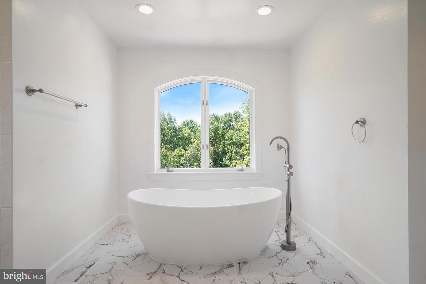 14426 Seneca Road photo 17