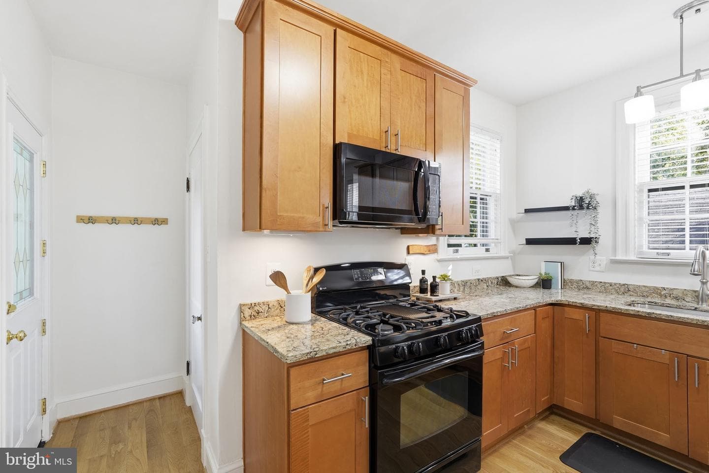 710 Wayne Avenue photo 16