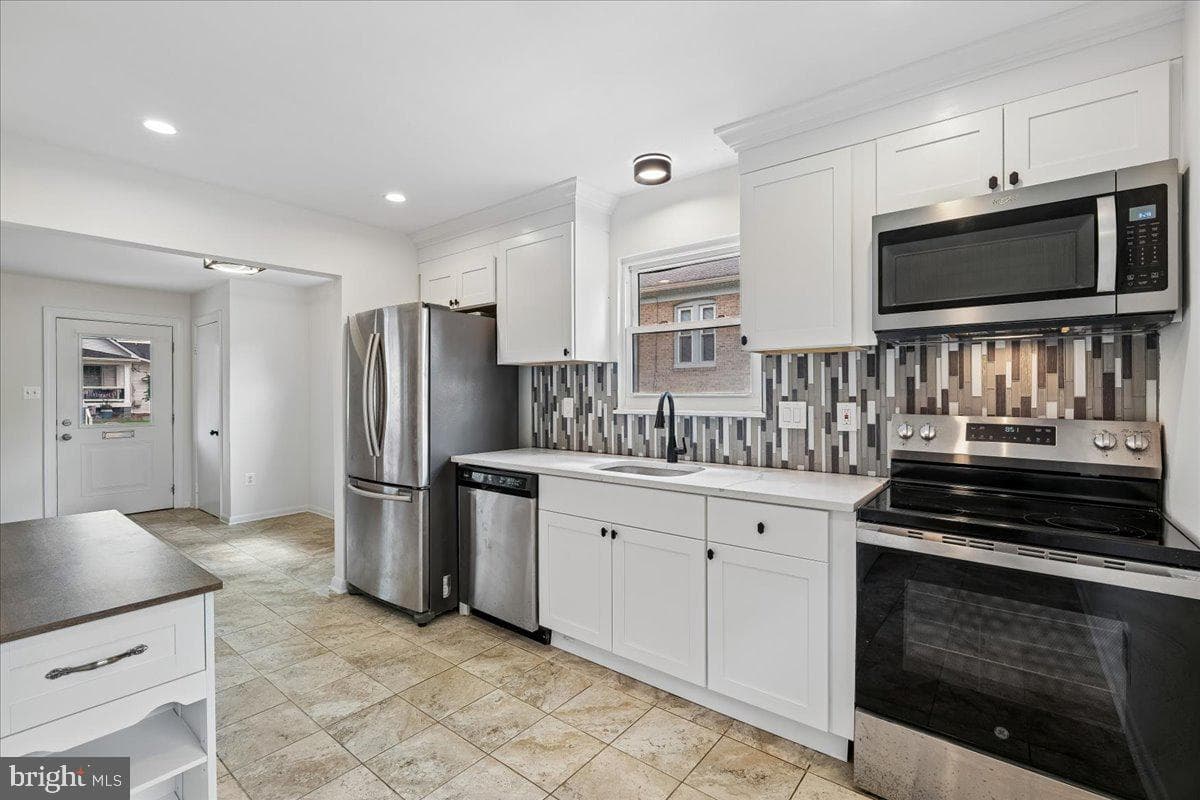 727 Grandin Avenue photo 5