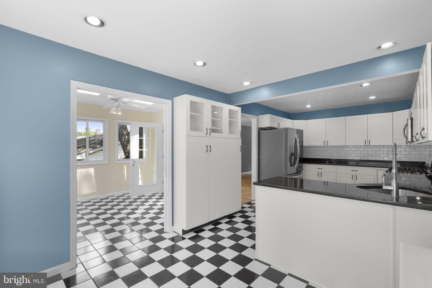 822 Loxford Terrace photo 15