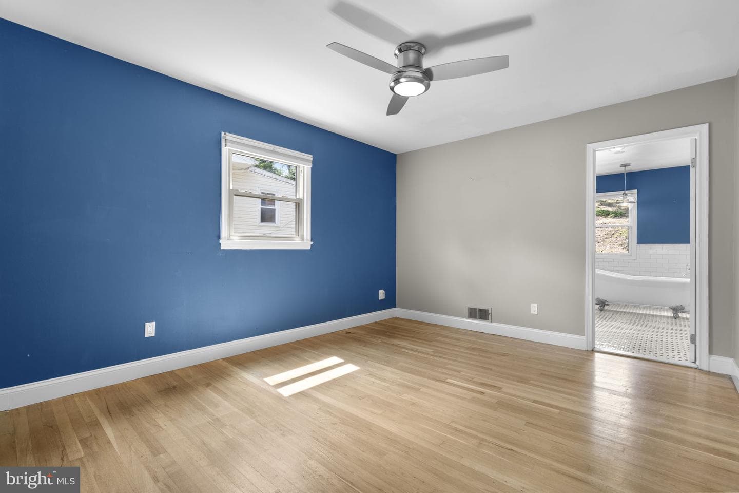 822 Loxford Terrace photo 32