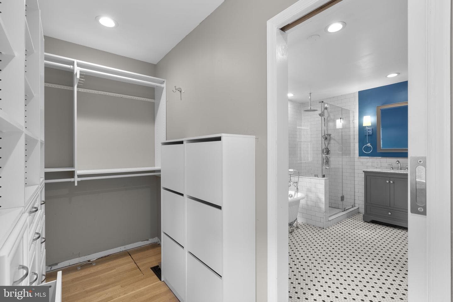822 Loxford Terrace photo 35