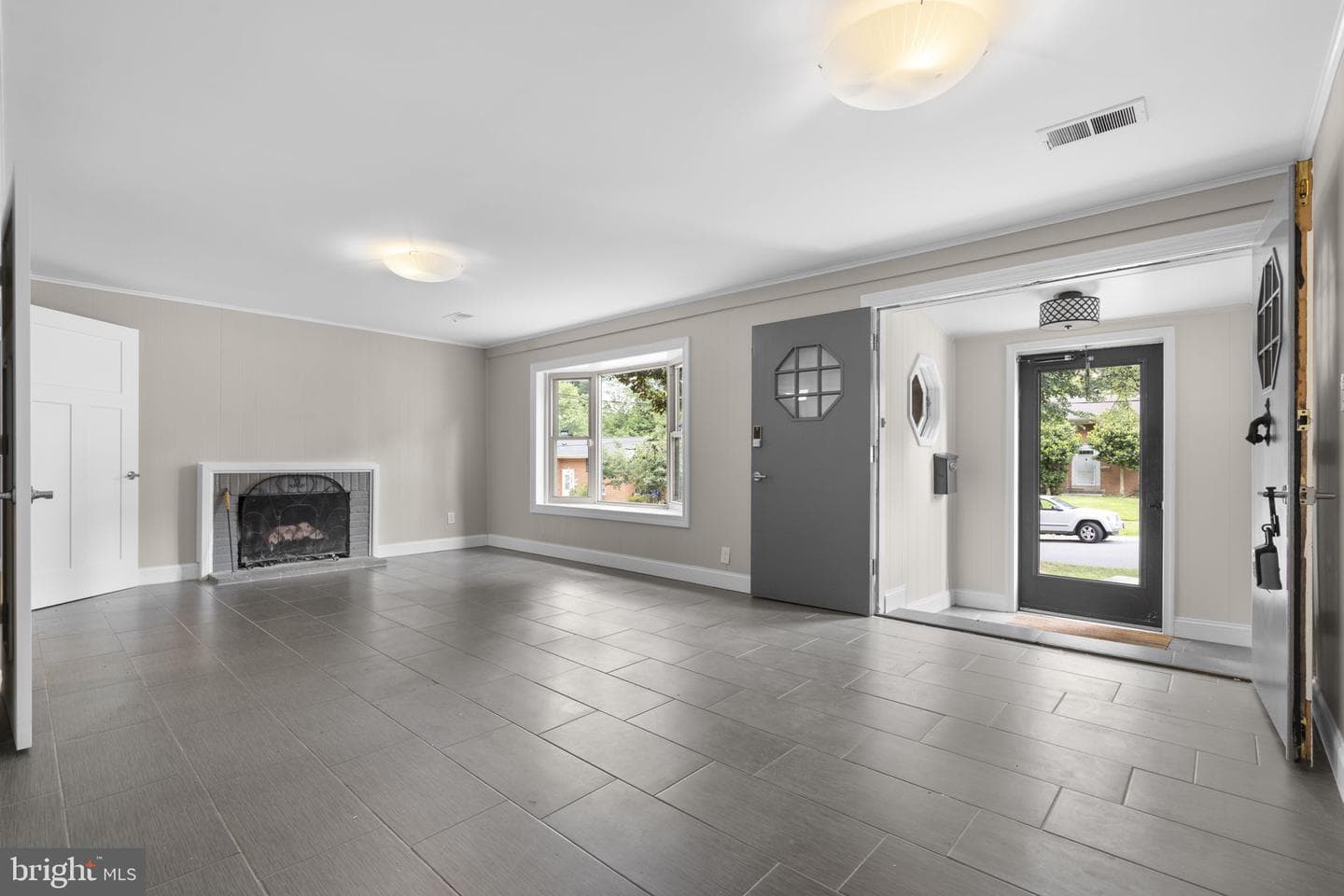 822 Loxford Terrace photo 40