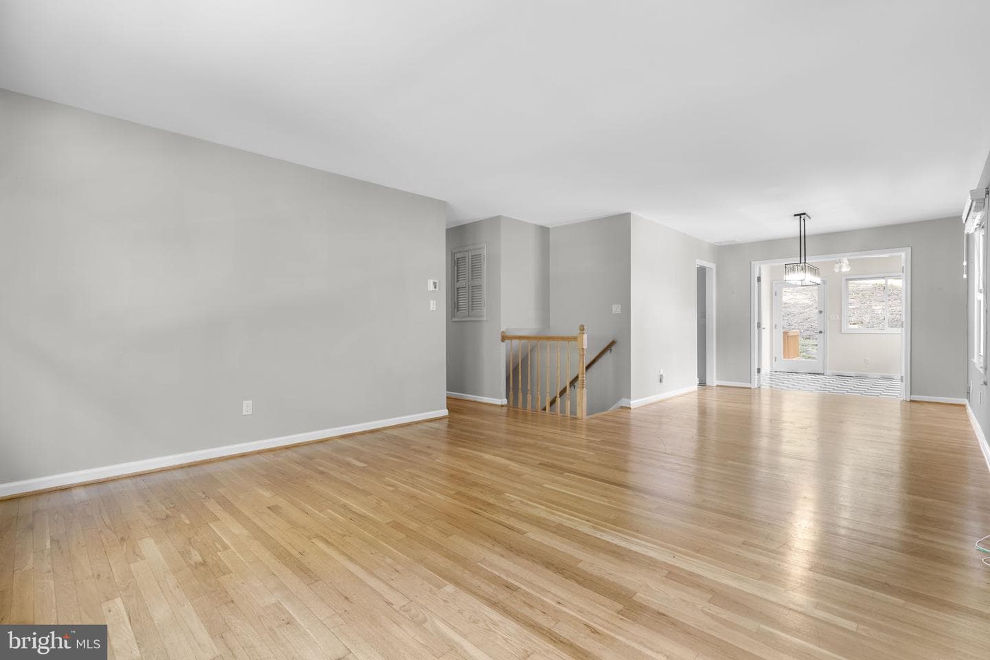 822 Loxford Terrace photo 5