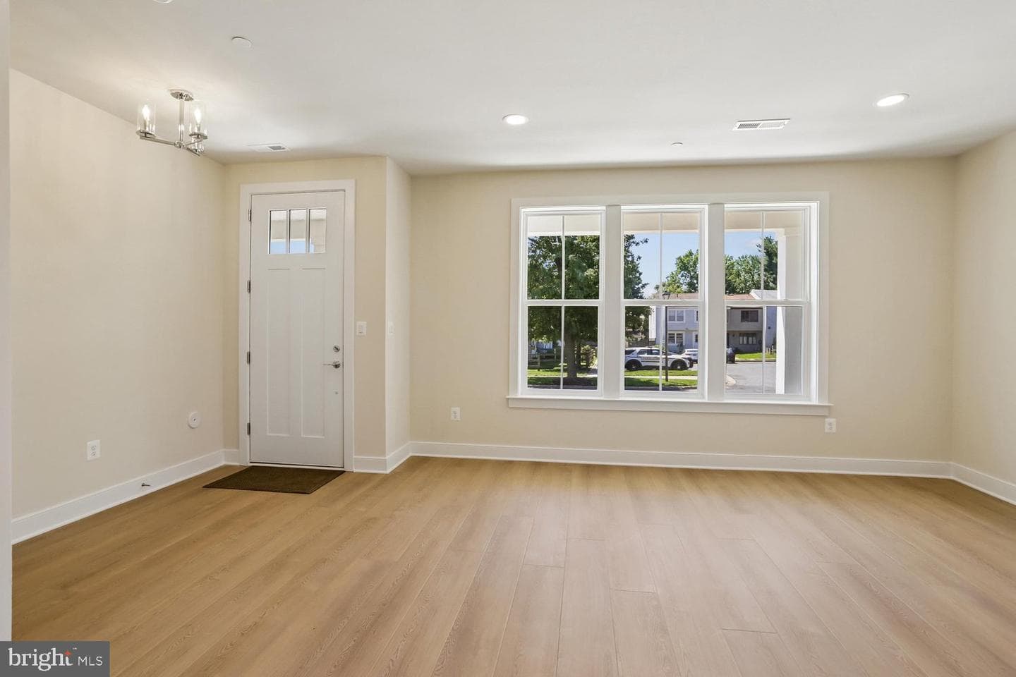 209 Allen Lane photo 5