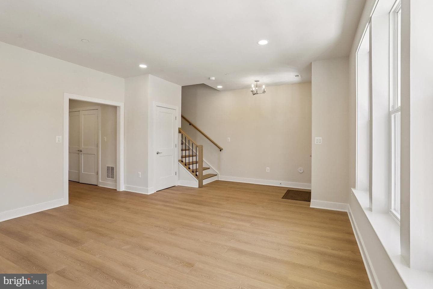 209 Allen Lane photo 7